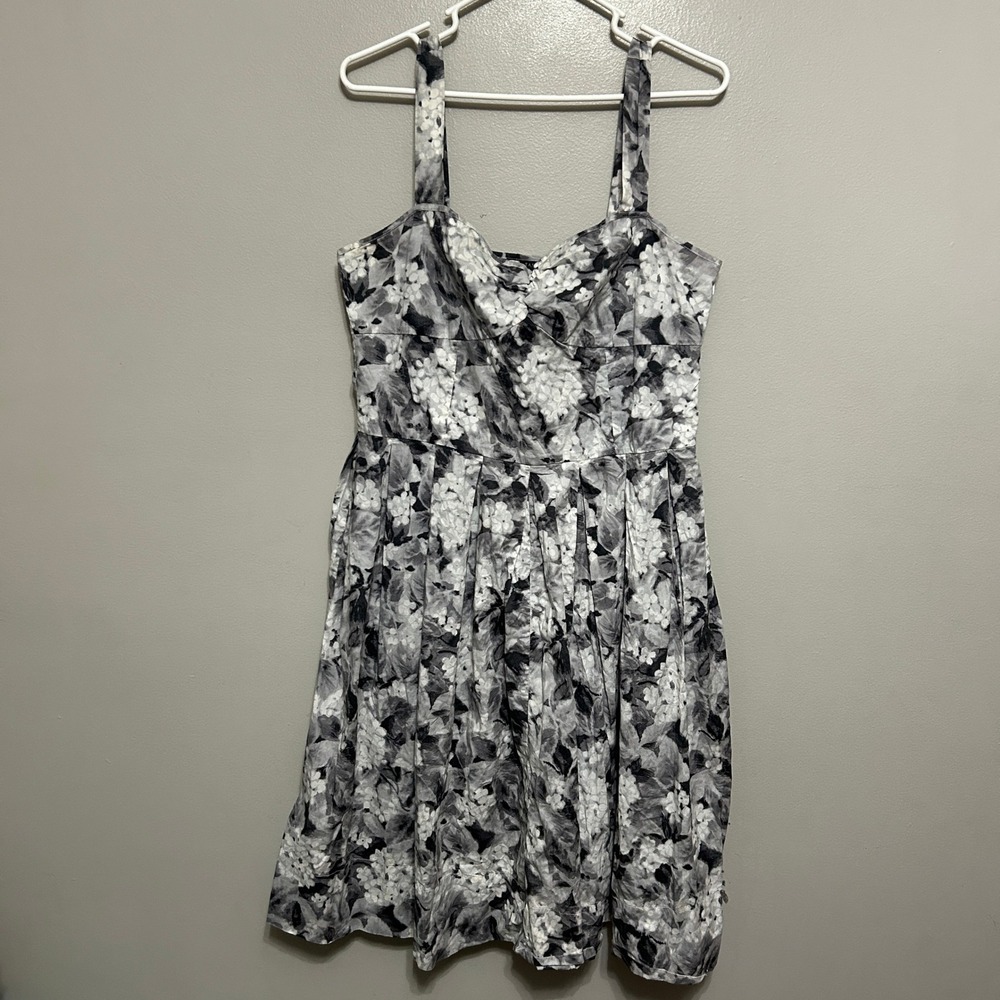 Talbots Fit & Flare Dress 14 Gray White Floral Sweetheart Cottagecore Tea Party